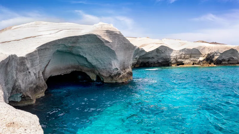 Milos Semi-Private Boat Tour – Kleftiko, Sarakiniko & Poliegos