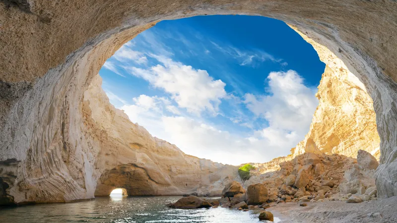 Milos Semi-Private Boat Tour – Kleftiko, Sarakiniko & Poliegos