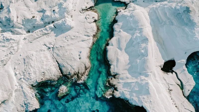 Milos Semi-Private Boat Tour – Kleftiko, Sarakiniko & Poliegos