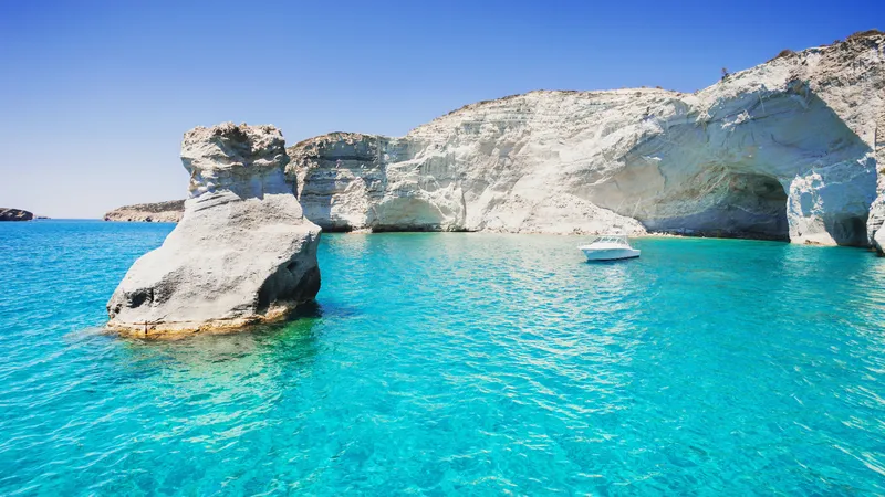 Milos Semi-Private Boat Tour – Kleftiko, Sarakiniko & Poliegos