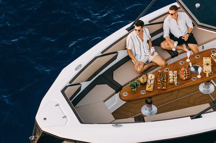 Milos Semi-Private Boat Tour – Kleftiko, Sarakiniko & Poliegos