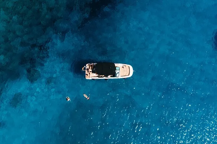 Milos Semi-Private Boat Tour – Kleftiko, Sarakiniko & Poliegos